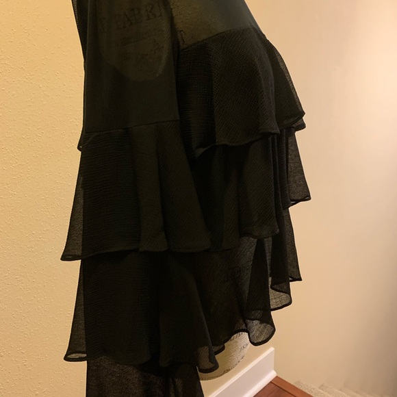 LN DARLING RUFFLED TOP W/LONG RUFFLE SLEEVES. CUTE - Picture 3 of 13